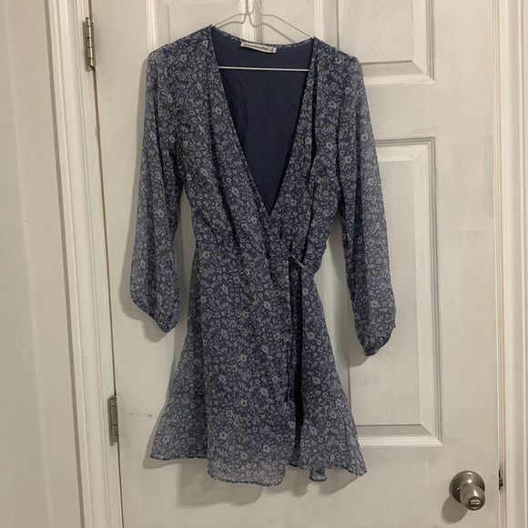 Abercrombie & Fitch Chiffon Wrap Dress - Picture 4 of 7